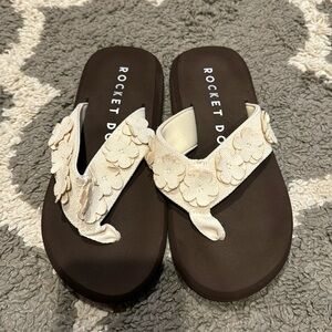 Brand New!! Rocket Dog flip flops size 7